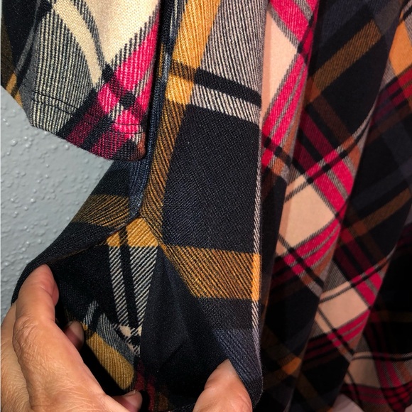 JH NWT. XL. Color Multi 27” Top /Bottom, 21” Armpit / Armpit Easy Flow,Pockets - Picture 5 of 8